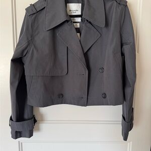 🩶 Abercrombie & Fitch 🩶 cropped trench coat - size s ✨ nwt ✨ never worn